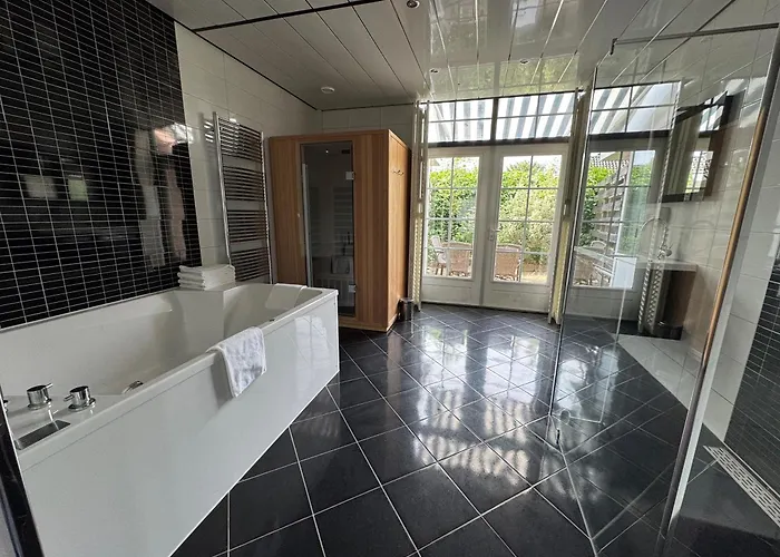 Отель Fletcher Restaurant Marijke 4*