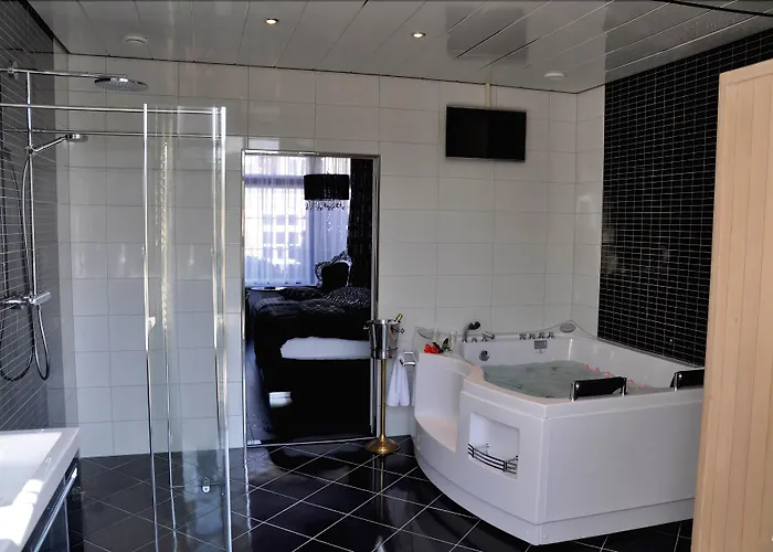 Отель Fletcher Restaurant Marijke 4*